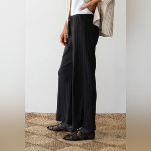 DONNI. The Pointelle Simple Crop Pant Black